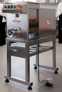 MOEDOR HOMOGENEIZADOR DE CARNE INOX BOCA 98 SKYMSEN HS-98